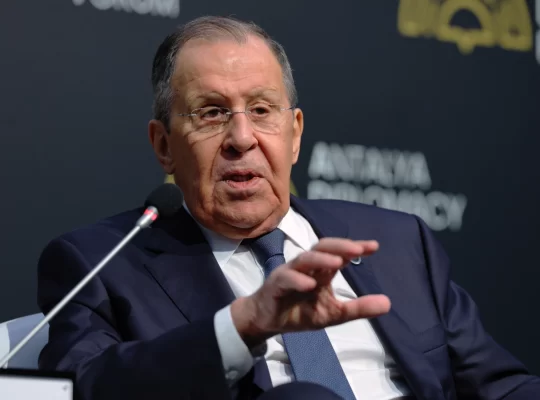 Lavrov: Körfez'deki savaşın asıl hedefi petrol