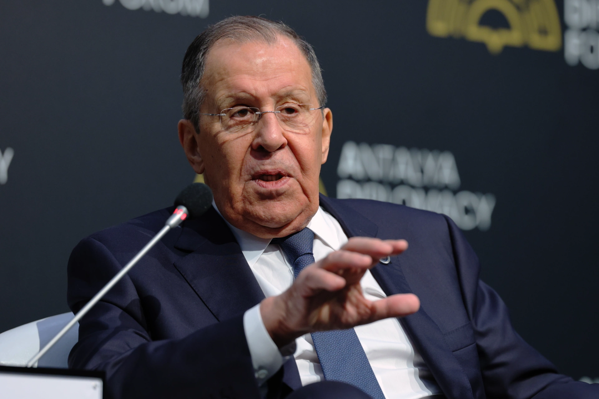 Lavrov: Körfez'deki savaşın asıl hedefi petrol