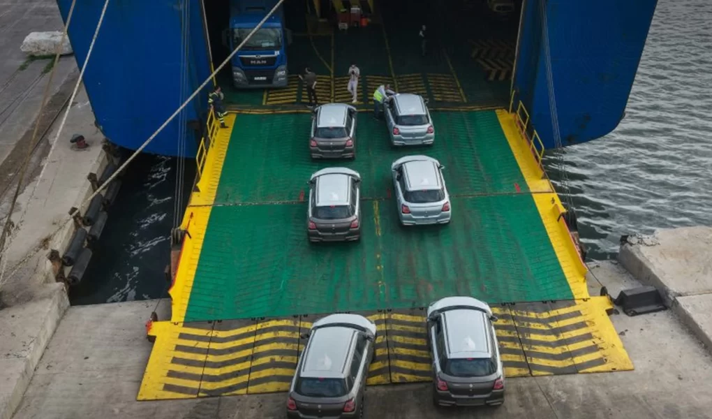 Lazkiye Limanı'ndan Avrupa'ya ilk araç sevkiyatı