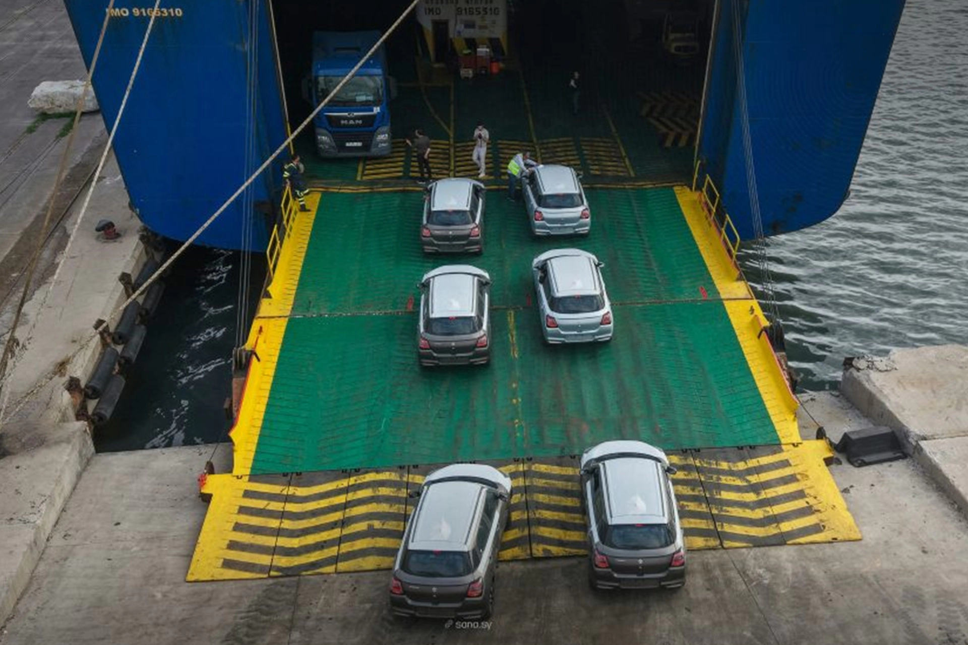 Lazkiye Limanı'ndan Avrupa'ya ilk araç sevkiyatı