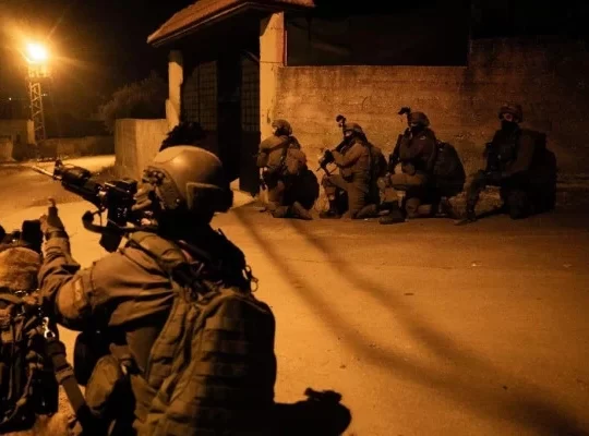 Nablus'ta İsrail askerlerinden sivile darp