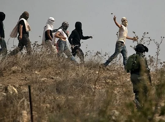 Nablus'ta yerleşimci baskını: Bir aile evinde kuşatıldı