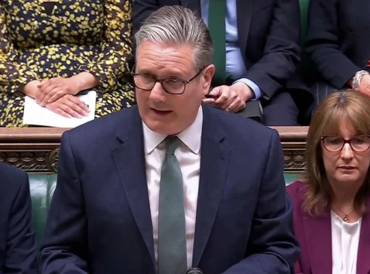 Starmer: İran ablukasına katılmayacağız