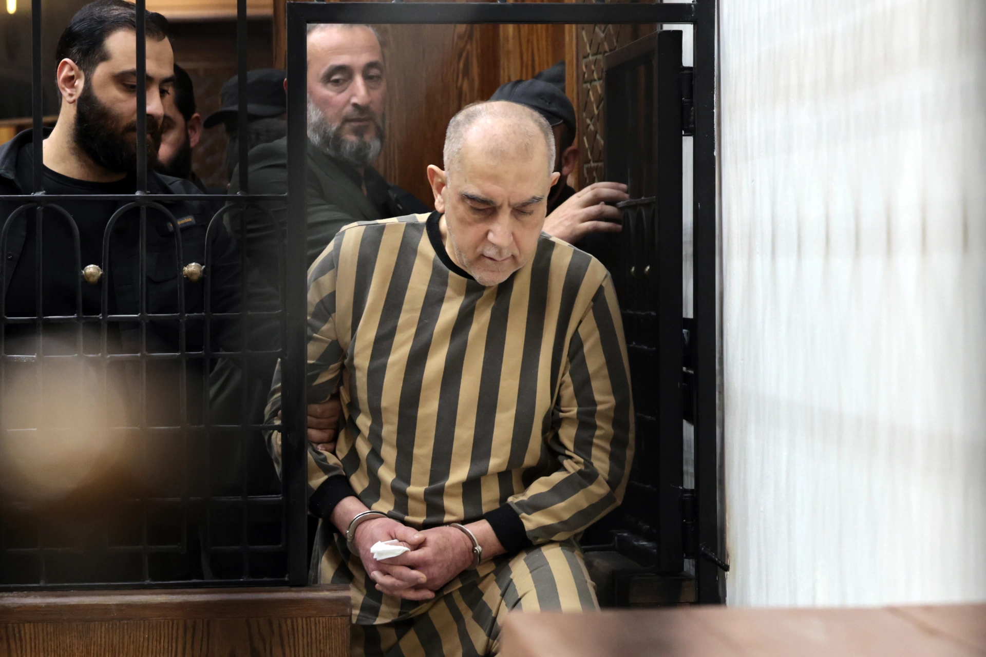 Suriye'de geçiş dönemi adaleti: Atıf Necip hakim karşısında