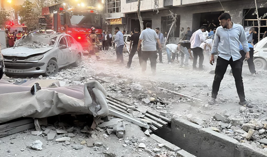 Tahran yakınlarında ağır darbe: Nükleer ve askeri tesisler vuruldu