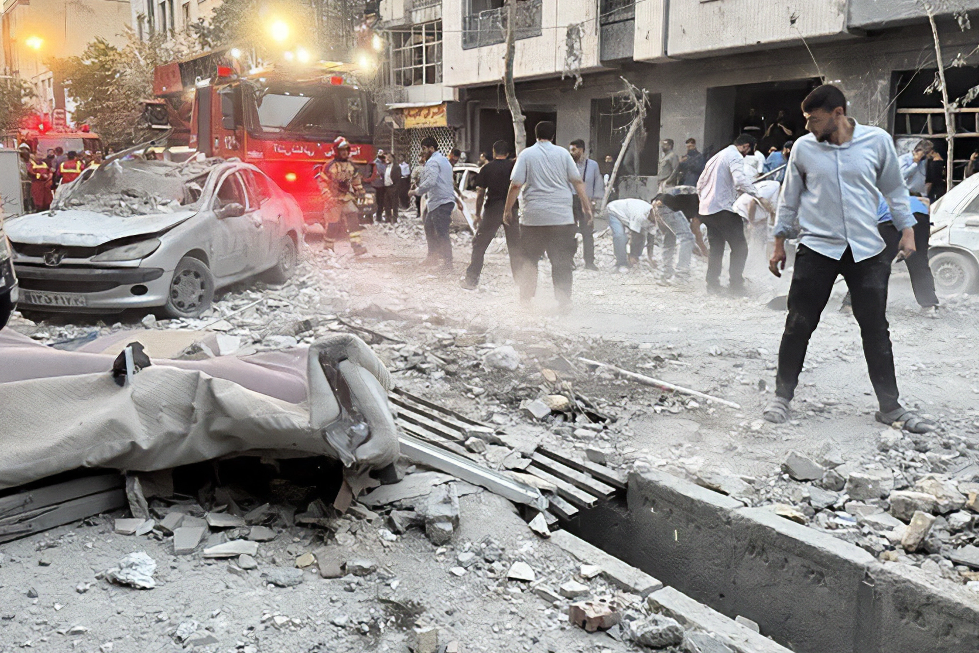 Tahran yakınlarında ağır darbe: Nükleer ve askeri tesisler vuruldu