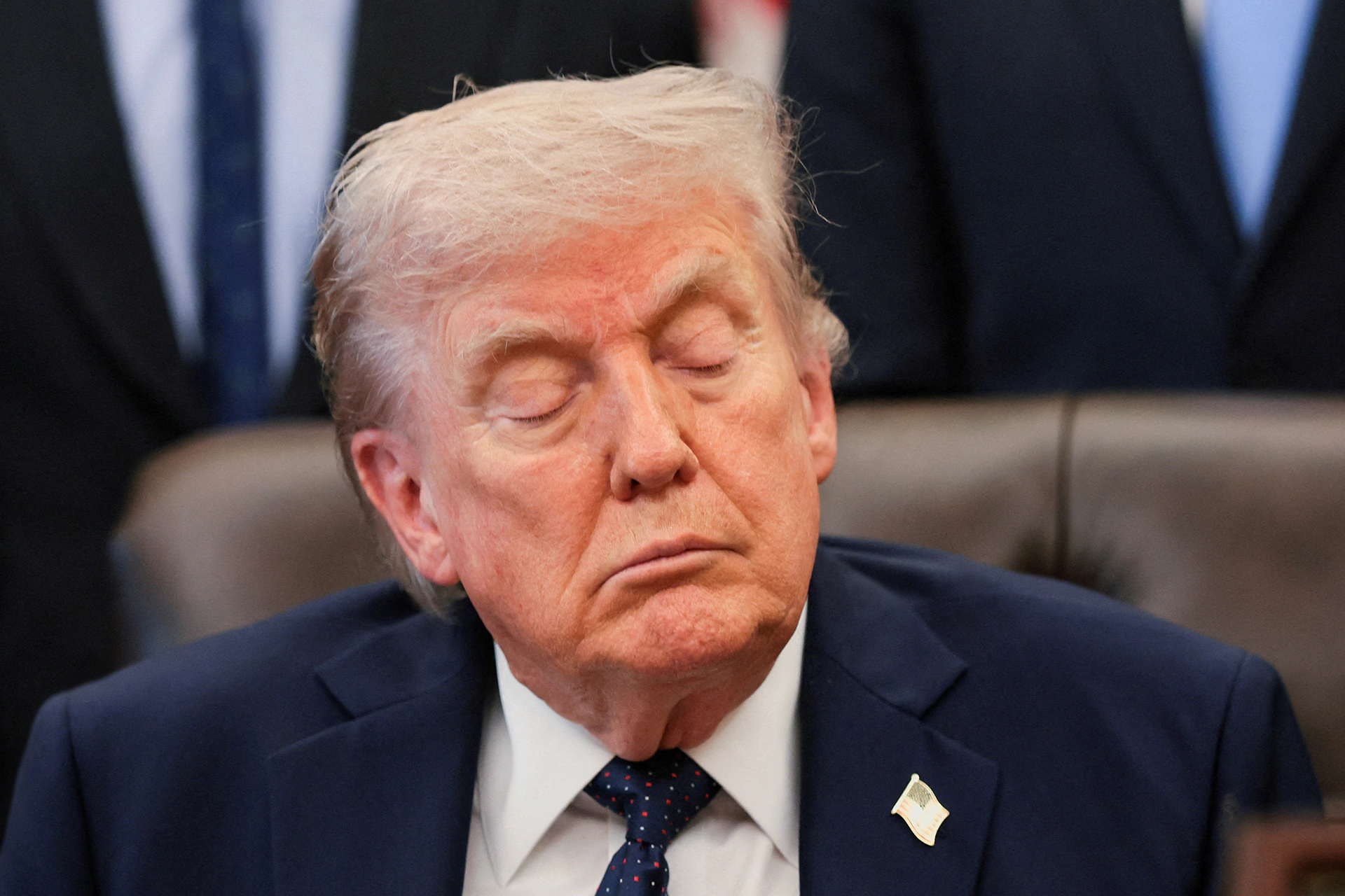 Trump basınla yüzleşiyor: Komedyen yerine sihirbaz