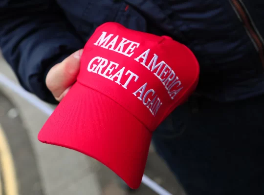 Trump'ın sloganı tersine döndü: İran'ı yeniden büyük yapıyoruz