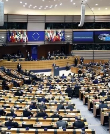 AB, Suriye'de 7 devlet kurumunu yaptırım listesinden çıkardı