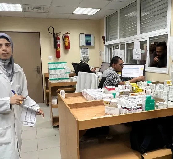 Batı Şeria'da ilaç krizi derinleşiyor: Hastalar hastane koridorlarında çaresiz
