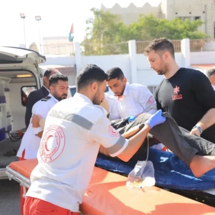 Gazze'den 107 hasta ve refakatçi tedavi için tahliye edildi