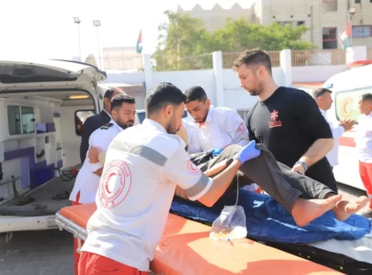 Gazze'den 107 hasta ve refakatçi tedavi için tahliye edildi