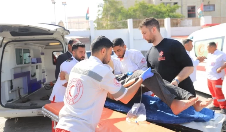 Gazze'den 107 hasta ve refakatçi tedavi için tahliye edildi