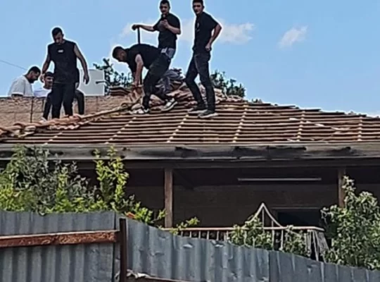 İsrail güçleri Filistinli ailenin evini yıktırdı