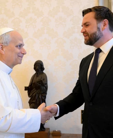 J.D. Vance'den Papa'nın yapay zeka uyarısına övgü