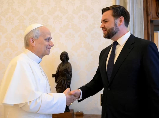J.D. Vance'den Papa'nın yapay zeka uyarısına övgü