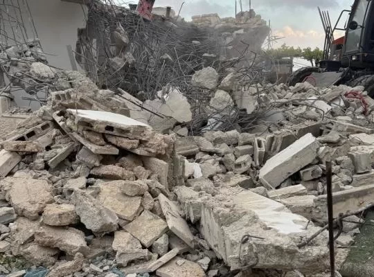 Kudüs'te bir Filistinli evini elleriyle yıkmak zorunda kaldı