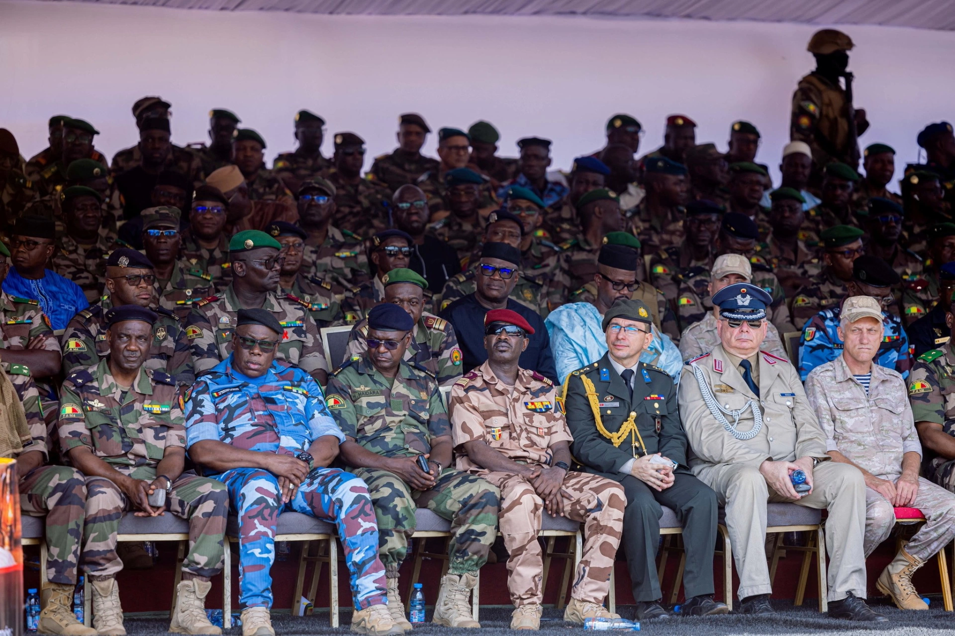 Mali'de generaller ve silahlı gruplar arasında kördüğüm