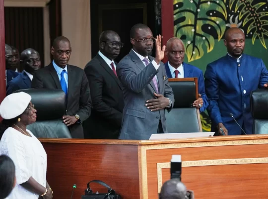 Senegal parlamentosunda şok seçim: Sonko başkan oldu