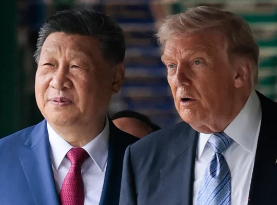 Trump Çin ile gizli İran pazarlığını ifşa etti: Petrol muafiyetine karşı silah ambargosu