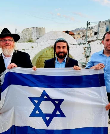 yerlesimci-liderler-nablustaki-hz-yusuf-makamina-baskin-duzenledi
