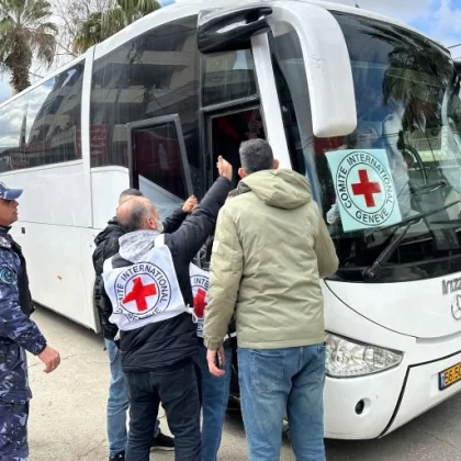 Cezaevlerinde mutlak tecrit: İsrail, Kızılhaç’ı yasaklıyor