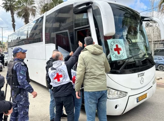 Cezaevlerinde mutlak tecrit: İsrail, Kızılhaç’ı yasaklıyor
