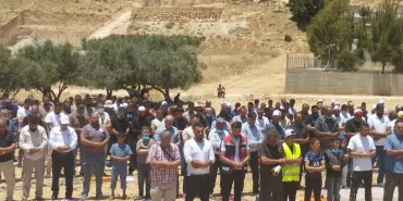 El-Halil’de "Toprağa Bağlılık" nöbeti: Müsadere tehdidindeki arazilerde cuma namazı