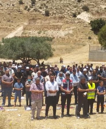 El-Halil’de "Toprağa Bağlılık" nöbeti: Müsadere tehdidindeki arazilerde cuma namazı