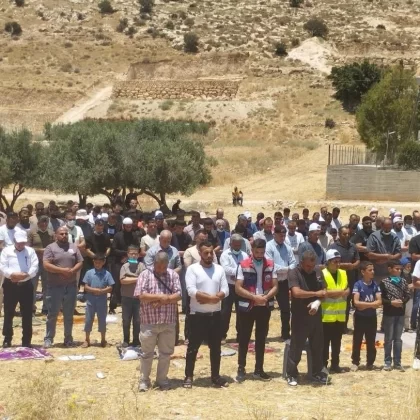 El-Halil’de "Toprağa Bağlılık" nöbeti: Müsadere tehdidindeki arazilerde cuma namazı