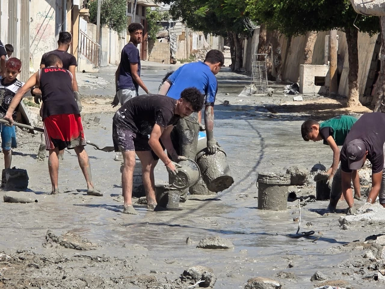 Gazze'de şaşırtan olay: İsrail'in betonunu evlerine taşıdılar