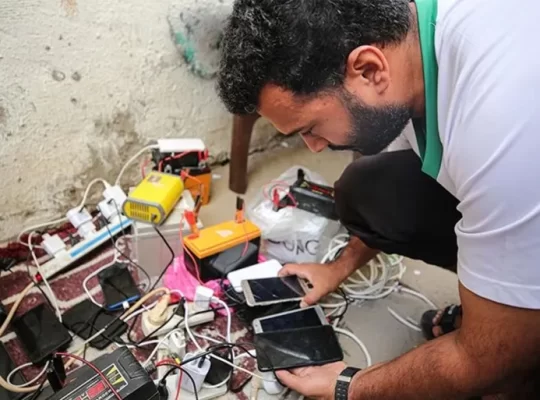 Gazze'de teknoloji ambargosu: Telefon tamiri fiyatı telefonu geçti!
