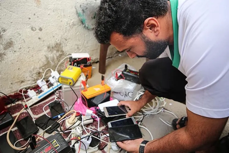 Gazze'de teknoloji ambargosu: Telefon tamiri fiyatı telefonu geçti!