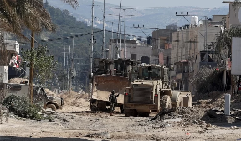 İsrail ordusu Nur Şems ve Tulkerim kamplarındaki kuşatmayı uzattı