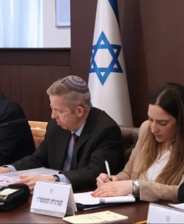 İsrail'den Lübnan'a yeni tehdit: Her füzeye karşılık Beyrut vurulacak