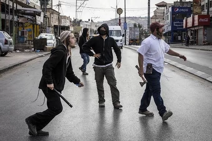 Ramallah’ta gerilim: Yerleşimciler Filistinli evlerini bastı