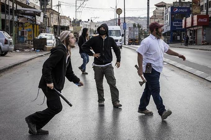 Ramallah’ta gerilim: Yerleşimciler Filistinli evlerini bastı