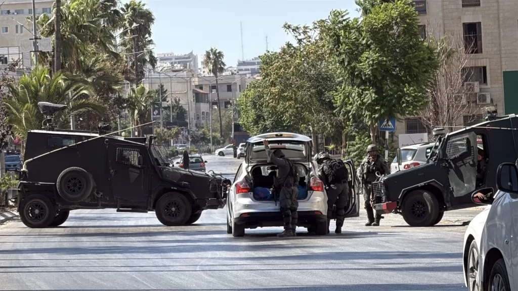 Ramallah'ta hareketli saatler: Baskın ve kontrol noktaları