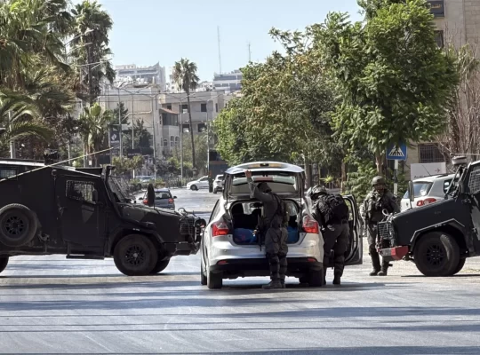 Ramallah'ta hareketli saatler: Baskın ve kontrol noktaları