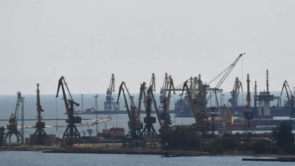 Azak Denizi'nde kızılca kıyamet: Ukrayna Rus gemilerini avladı