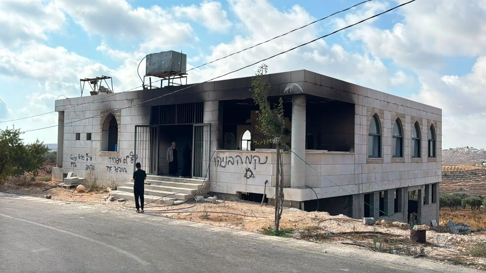 Batı Şeria'da camiler yakıldı: İsrailli vekilden yıkım çağrısı