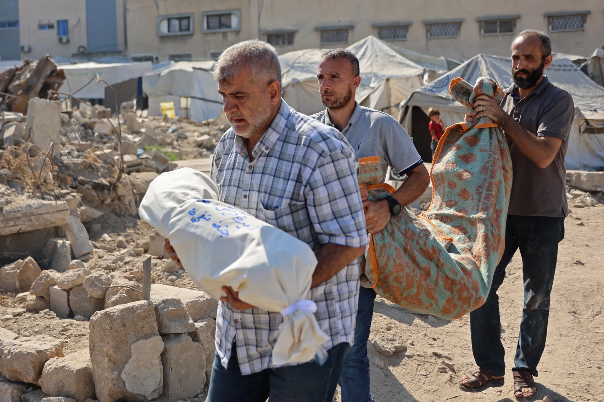 Gazze'de ateşkes ihlalleri sürerken 35 esir serbest bırakıldı