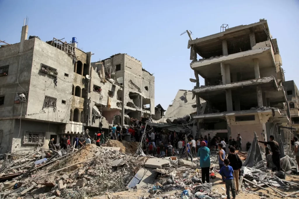 Gazze'de hastaneye İHA saldırısı: Sağlık çalışanları yaralı