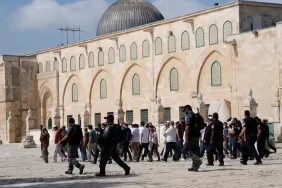 Mescid-i Aksa’da provokatif baskın: Yerleşimciler girdi