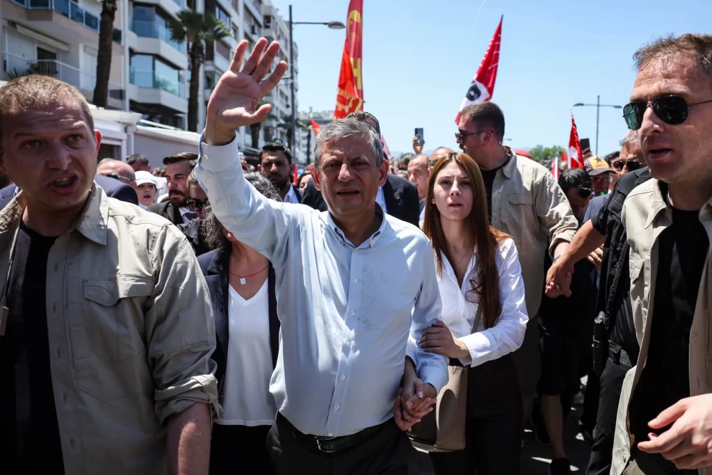 Özgür Özel CHP'den istifa ederek yeni parti kuruyor