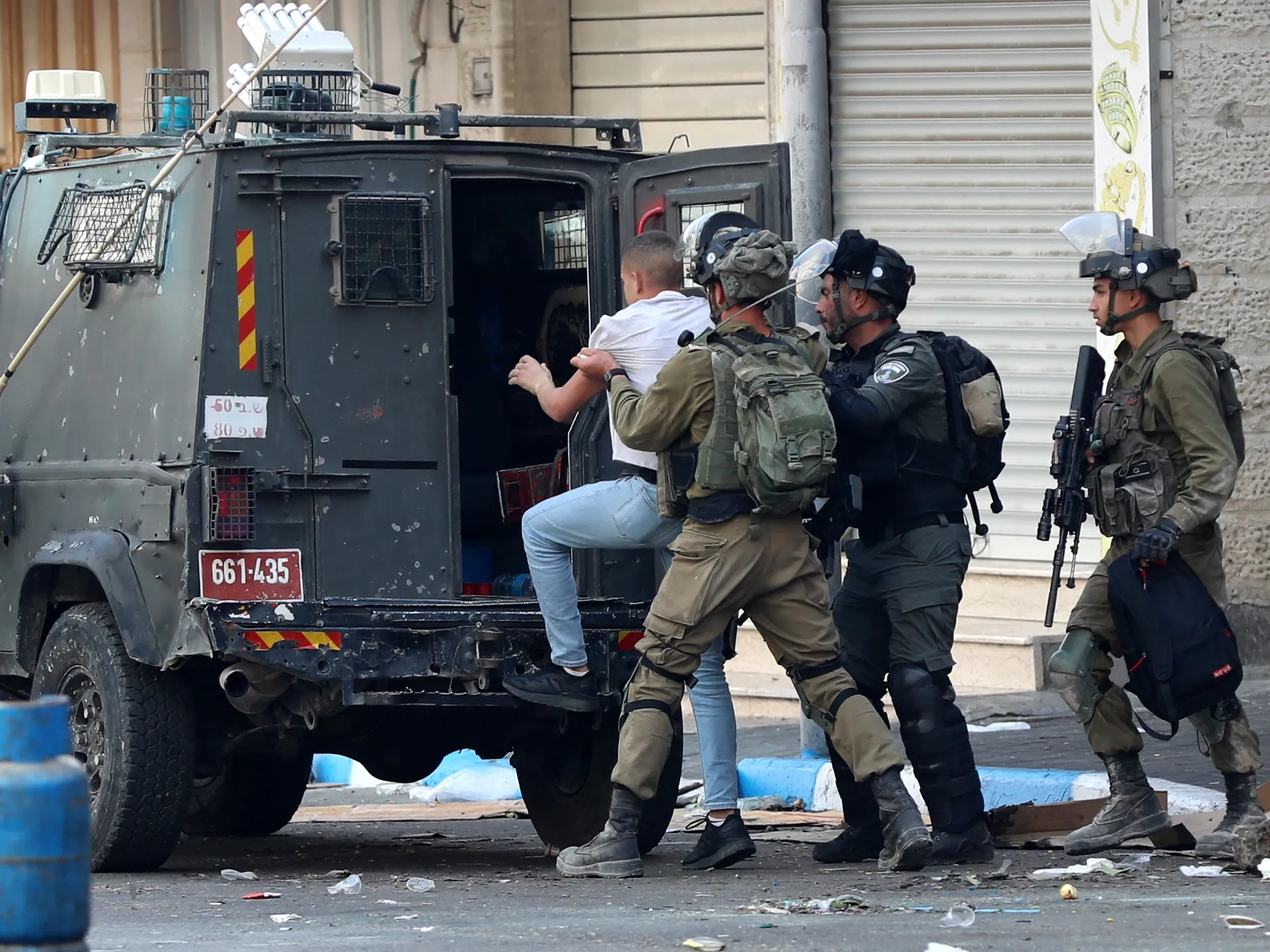 Ramallah'ta baskın: İsrail güçleri Kuber beldesinde bir genci gözaltına aldı