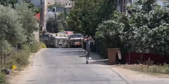 Batı Şeria’da evler kışlaya dönüştürülüyor: Aileler rehin, odalar sorgu merkezi