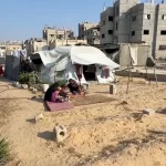 Çadırları vuruldu, mezarlıklara sığındılar: "Eve dönmek istiyoruz"