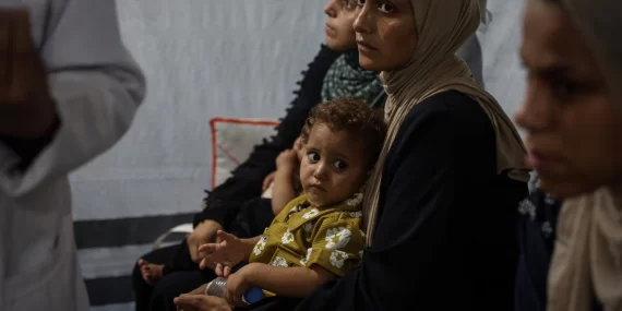 Gazze’de anne olmak: Yetersiz beslenme ve çadırlarda emzirme mücadelesi