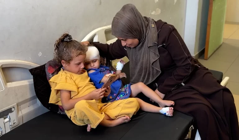 Gazze'de bir ailenin yok oluşu: 3 yetim yaralıya anneanne bakıyor